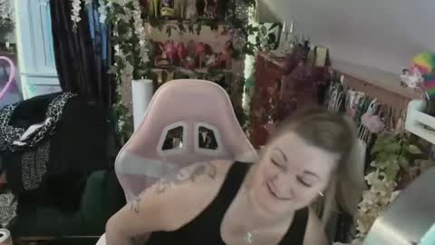 solesticia online show from February 2025 10:22:02 PM