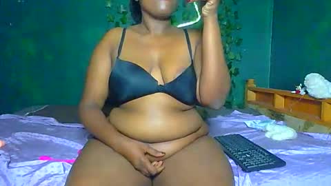 Snapshot of sollybunny chatting on May 2026 03:24:02 AM Solly bunny online show from May 2026 03:24:02 AM