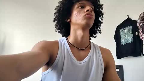 Snapshot of solorizo chatting on March 2026 09:28:01 PM Hi Im Weller Check my Bio online show from March 2026 09:28:01 PM