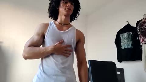 Snapshot of solorizo chatting on March 2026 10:40:01 PM Hi Im Weller Check my Bio online show from March 2026 10:40:01 PM