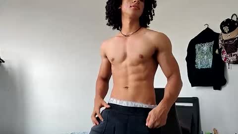 Snapshot of solorizo chatting on March 2026 09:09:02 PM Hi Im Weller Check my Bio online show from March 2026 09:09:02 PM