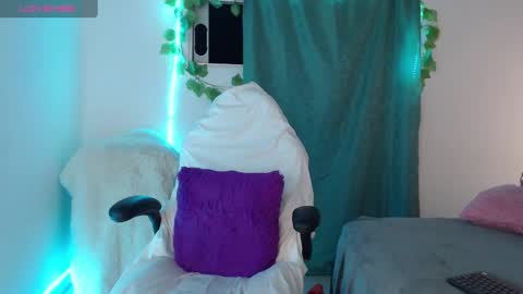 sommer Ray  online show from December 2024 03:30:01 AM