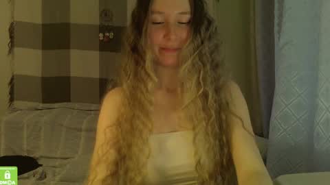 Snapshot of song_to_the_siren chatting on December 2024 10:49:01 AM Mary online show from December 2024 10:49:01 AM