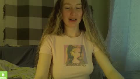 Snapshot of song_to_the_siren chatting on December 2024 10:05:02 AM Mary online show from December 2024 10:05:02 AM