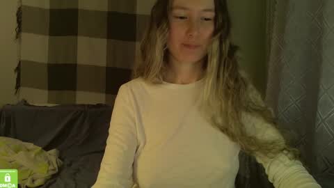 Snapshot of song_to_the_siren chatting on December 2024 01:11:02 PM Mary online show from December 2024 01:11:02 PM