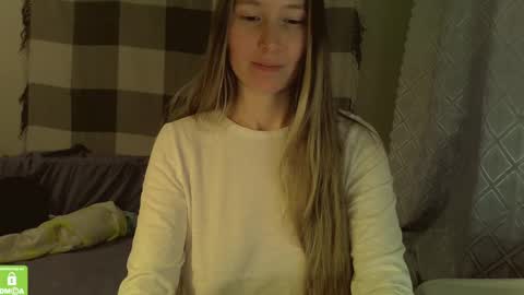 Snapshot of song_to_the_siren chatting on December 2024 01:13:02 PM Mary online show from December 2024 01:13:02 PM