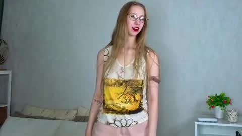 Snapshot of sonleduc chatting on November 2025 01:42:01 AM Im Lina Welcome guys online show from November 2025 01:42:01 AM