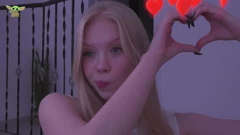 Snapshot of sonyaplush chatting on December 2024 08:00:01 PM Sonya Instagram Twitter sonyaplushgirl OnlyFans sonyaplush online show from December 2024 08:00:01 PM