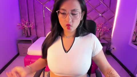 Snapshot of sophi_hardd chatting on June 2026 05:15:01 PM sophi_hardd online show from June 2026 05:15:01 PM