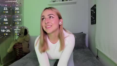 Snapshot of sophi_moreno chatting on February 2025 03:48:01 AM Sofi online show from February 2025 03:48:01 AM