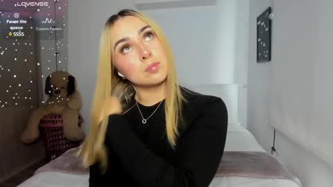 Snapshot of sophi_moreno chatting on March 2025 10:02:02 PM Sofi online show from March 2025 10:02:02 PM