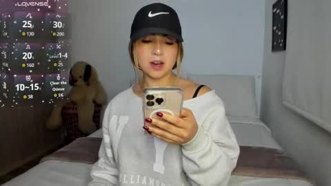 Snapshot of sophi_moreno chatting on October 2025 11:51:02 PM Sofi online show from October 2025 11:51:02 PM