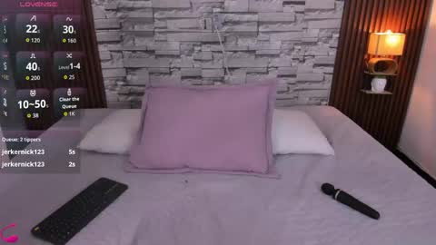 Snapshot of sophia_deluxe18 chatting on May 2026 04:19:02 AM SOFI online show from May 2026 04:19:02 AM
