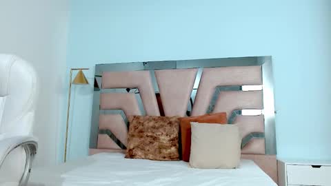 Snapshot of sophia_hadid chatting on January 2025 08:30:01 PM Sophia online show from January 2025 08:30:01 PM