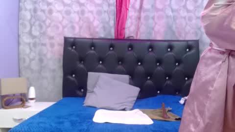     SOPHIA      online show from February 2025 09:06:01 PM