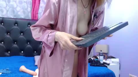     SOPHIA      online show from February 2025 12:09:01 AM