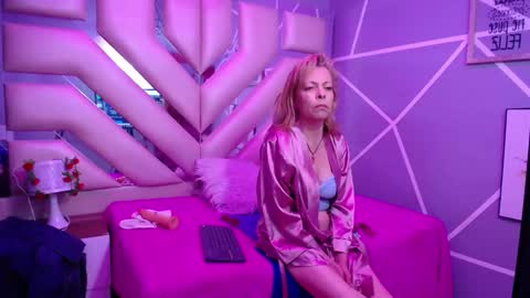     SOPHIA      online show from February 2025 02:16:02 AM