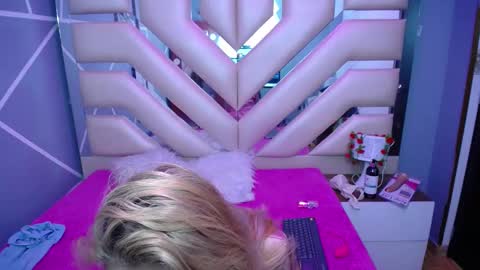     SOPHIA      online show from February 2025 07:16:02 PM