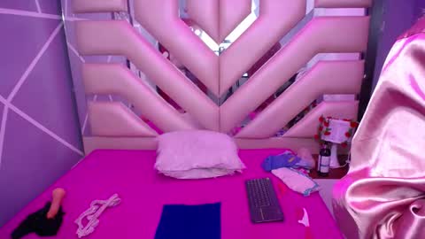     SOPHIA      online show from February 2025 08:38:02 PM