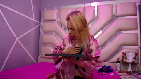     SOPHIA      online show from February 2025 11:09:01 PM