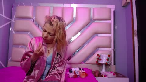     SOPHIA      online show from February 2025 01:53:02 AM