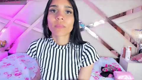 Snapshot of sophiaa_paris chatting on November 2025 04:33:02 AM Sophia Paris online show from November 2025 04:33:02 AM