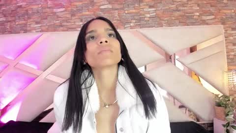 Snapshot of sophiaa_paris chatting on December 2025 02:05:02 AM Sophia Paris online show from December 2025 02:05:02 AM