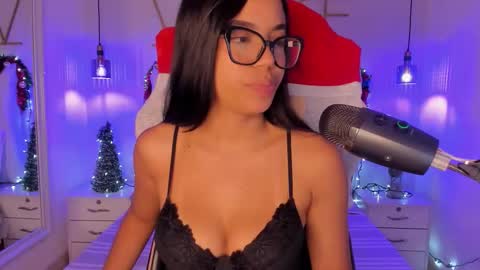 Sophie Hill  online show from December 2025 08:04:01 PM