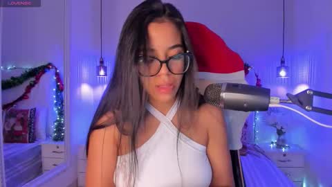 Sophie Hill  online show from December 2025 08:49:02 PM