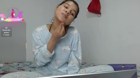 Sophia Bedford online show from September 2025 05:07:01 PM