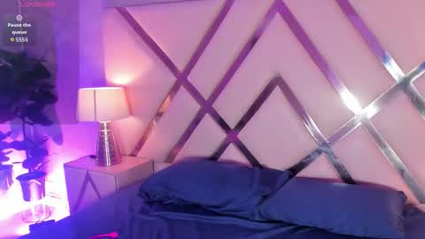 Sophie online show from October 2025 04:20:01 AM