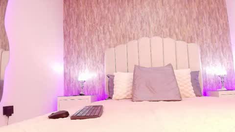 Snapshot of sophie_hils chatting on November 2025 11:51:02 AM sophie online show from November 2025 11:51:02 AM