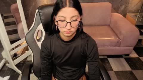 sophie_jones_b online show from February 2026 02:39:02 PM