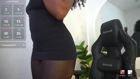 Snapshot of sophie_luvs chatting on April 2026 02:44:01 PM Sophie online show from April 2026 02:44:01 PM