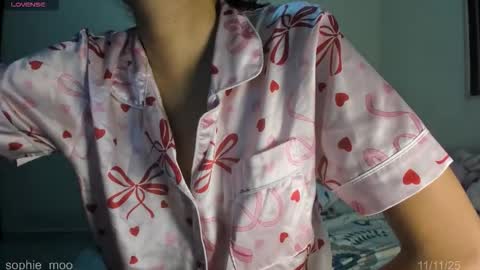 Sophie online show from November 2025 11:25:02 PM