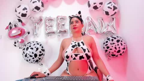 Snapshot of sophie_newton chatting on June 2026 12:33:01 PM sophie_newton online show from June 2026 12:33:01 PM