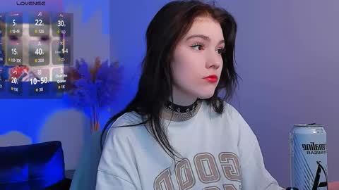 sophie_nomenal_ online show from November 2025 01:44:02 PM