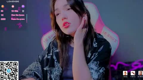 Snapshot of sophie_nomenal_ chatting on April 2026 11:18:02 PM sophie_nomenal_ online show from April 2026 11:18:02 PM