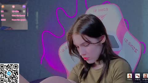 Snapshot of sophie_nomenal_ chatting on April 2026 03:19:01 AM sophie_nomenal_ online show from April 2026 03:19:01 AM