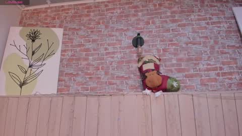 Snapshot of sophiebenson_ chatting on December 2024 03:37:01 PM Sophie online show from December 2024 03:37:01 PM