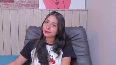 Snapshot of sophiebenson_ chatting on January 2025 03:51:02 PM Sophie online show from January 2025 03:51:02 PM