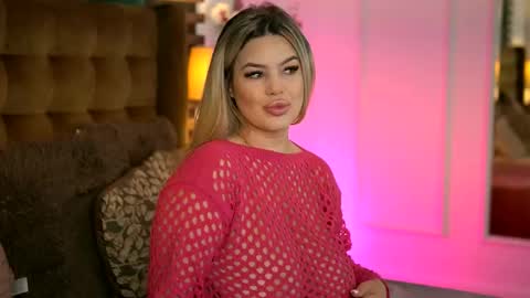 Snapshot of sophieboobsx chatting on November 2025 07:36:02 AM Sophie online show from November 2025 07:36:02 AM