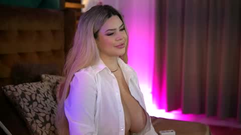 Snapshot of sophieboobsx chatting on November 2025 07:07:01 AM Sophie online show from November 2025 07:07:01 AM