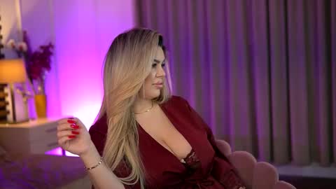 Snapshot of sophieboobsx chatting on December 2025 06:17:02 AM Sophie online show from December 2025 06:17:02 AM