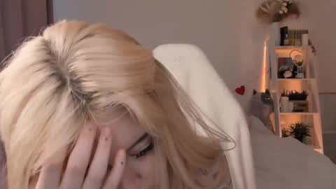 Snapshot of sophiee_lane chatting on March 2025 06:48:02 AM Sophie online show from March 2025 06:48:02 AM