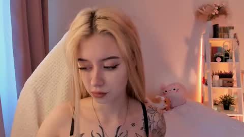 Snapshot of sophiee_lane chatting on March 2025 05:44:02 AM Sophie online show from March 2025 05:44:02 AM