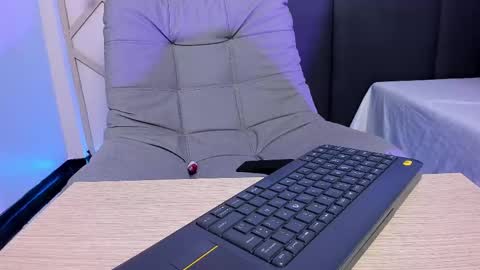 Snapshot of sophieharris__ chatting on February 2025 12:48:01 AM sophieharris__ online show from February 2025 12:48:01 AM