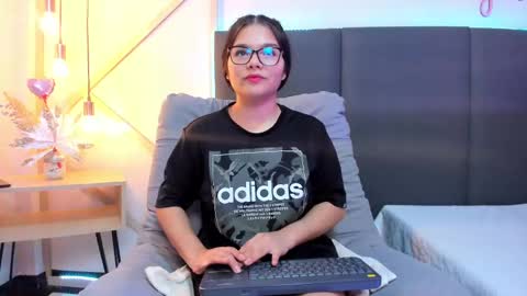 Snapshot of sophieharris__ chatting on February 2025 02:50:02 AM sophieharris__ online show from February 2025 02:50:02 AM