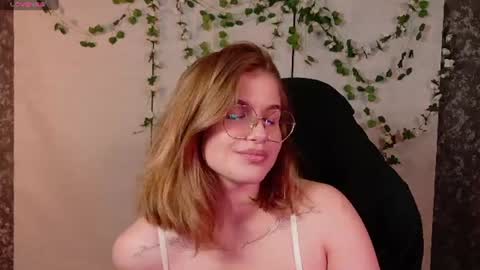 Snapshot of sophiemure chatting on June 2026 08:43:02 PM Sophie online show from June 2026 08:43:02 PM