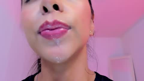 Snapshot of sophierooy chatting on May 2026 02:30:01 AM sophierooy online show from May 2026 02:30:01 AM